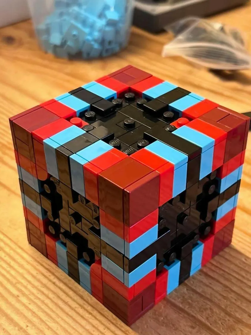 Signature Cube, by Zachary Steinman